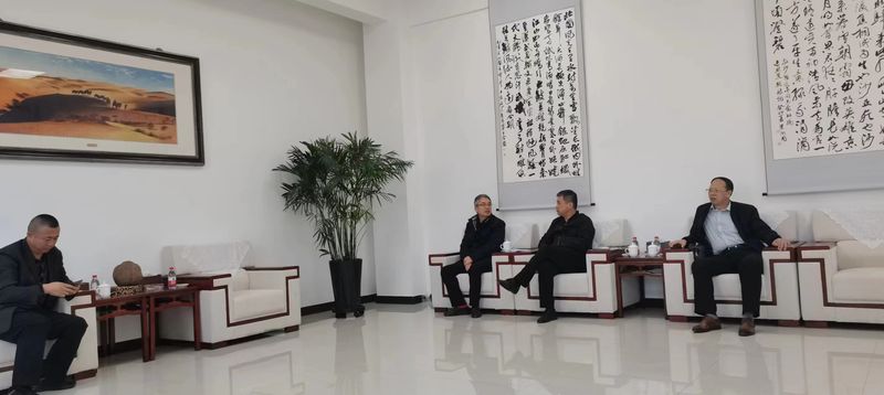 公司與哈密市政府領(lǐng)導(dǎo)洽談公司新疆發(fā)展思路，加大助力新疆能源發(fā)展！